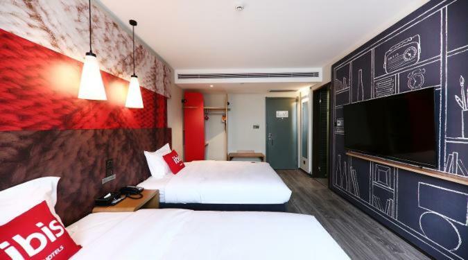 Ibis Urumqi Weixing Square Hotel Екстериор снимка