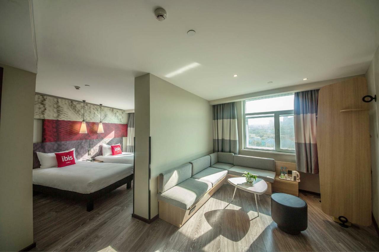 Ibis Urumqi Weixing Square Hotel Екстериор снимка